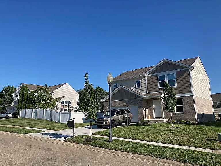 1st image of 3519 Park Crest Ln