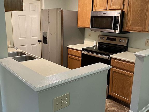 4th image of 448 Marian Ln APT 10