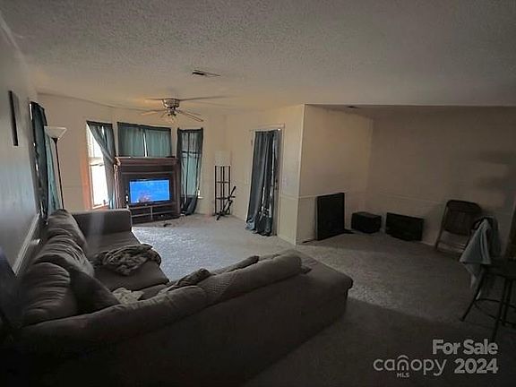 4th image of 6256 Rosecroft Dr