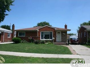 24504 Star Valley Dr, Saint Clair Shores, MI 48080