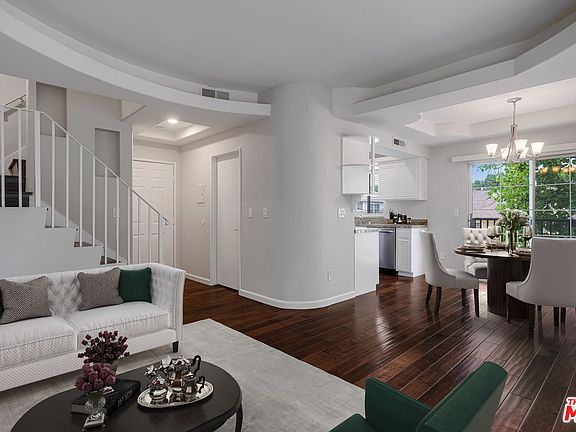 3rd image of 10627 Moorpark St APT 1