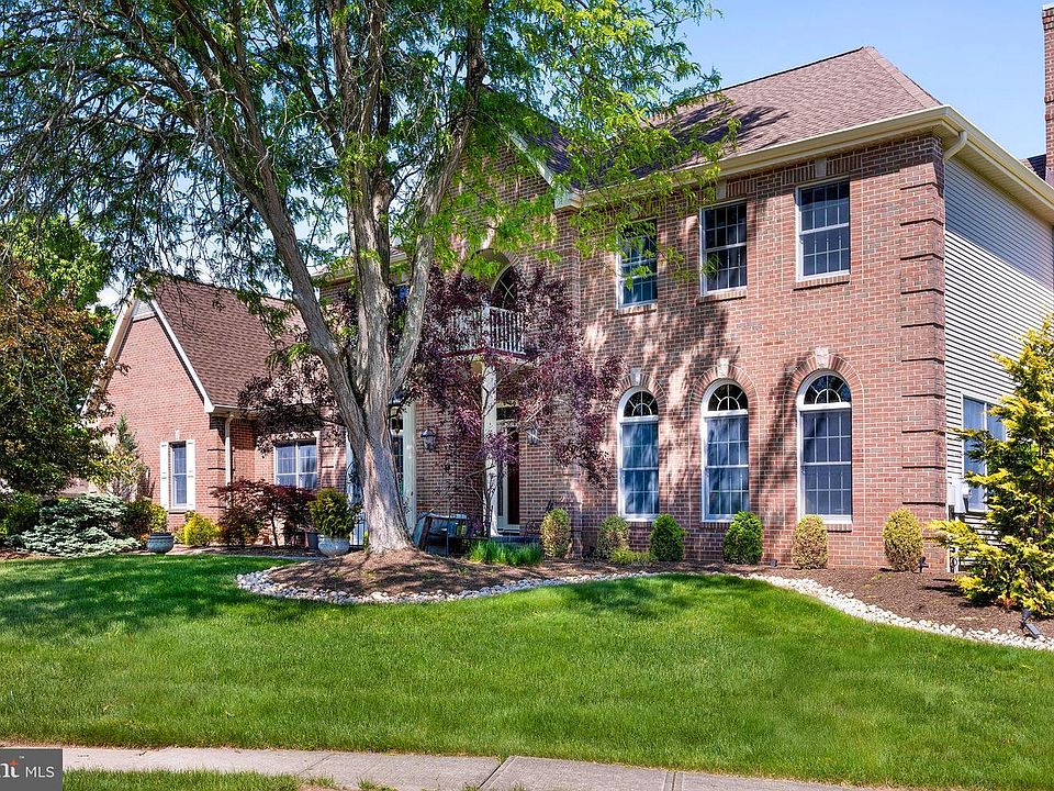 1st image of 2 Clarendon Ct