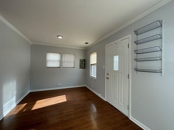 Eat-In Kitchen with access to the backyard.