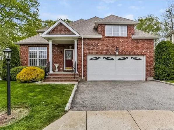 69 Jasmine Cir, Milford, CT 06461