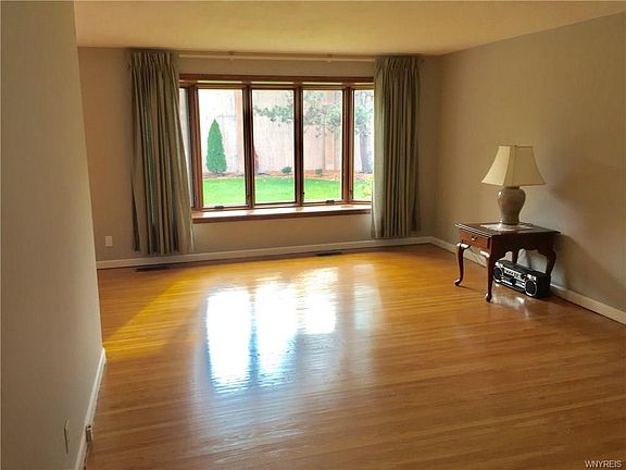 4th image of 63 Evergreen Dr