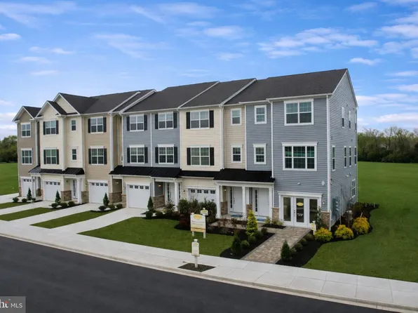 10 Little Pond Dr, Laurel Springs, NJ 08021