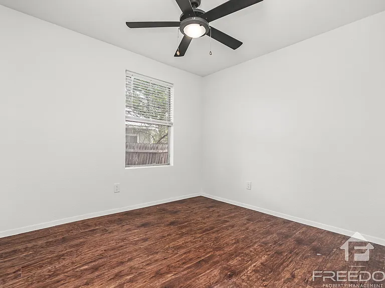 1824 Katy St — Photo 12