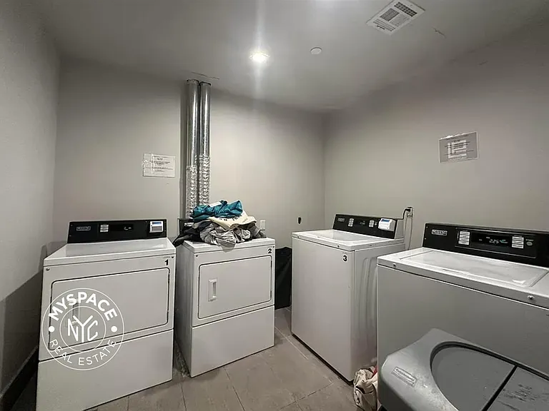 335 Fenimore St #1B — Photo 13