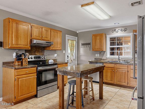 3rd image of 400 Rue Colombe