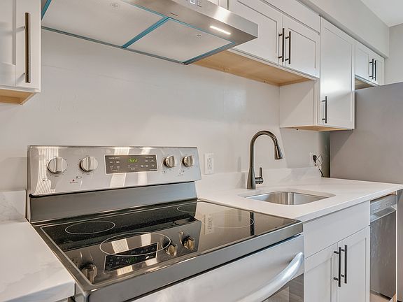 2nd image of 775 Chestnut Ridge Rd APT 777-1