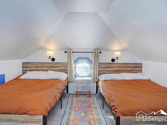 Furnished upstairs bedroom for rent, 2 beds, view 2