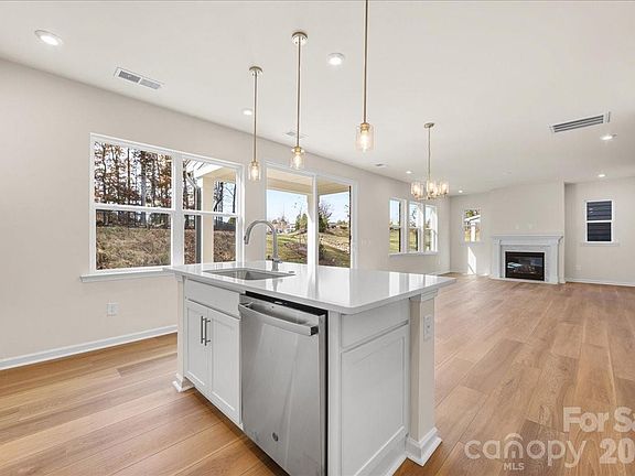 5th image of 8233 Franklin Trail St