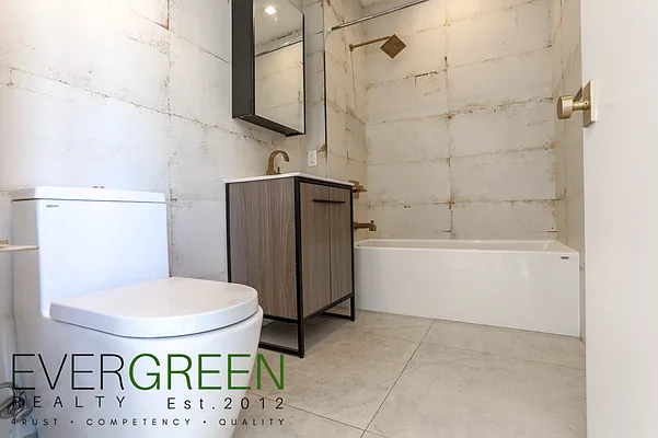 Rented by Evergreen Apartments BK | media 10