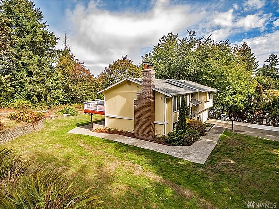 2nd image of 3809 65th Street Ct E