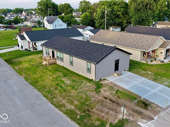 2nd image of 819 W Tanner St