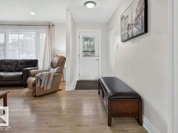 2nd image of 17 Starling Dr