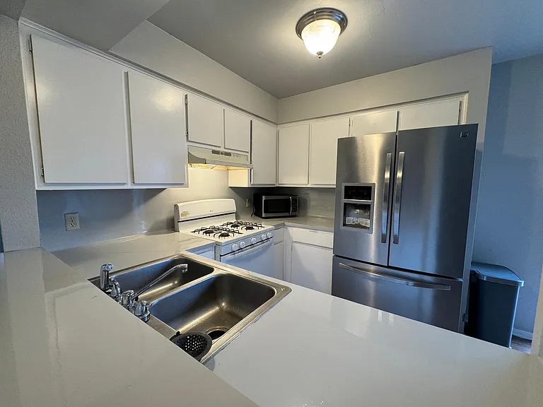 2116 Gaston Place Dr #B — Photo 1