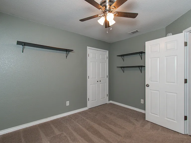 2001 Matt Dr — Photo 14