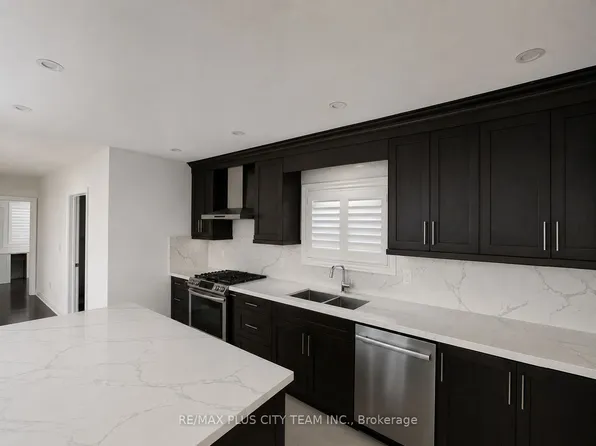 1027 Pape Ave #A, Toronto, ON M4K 3W1