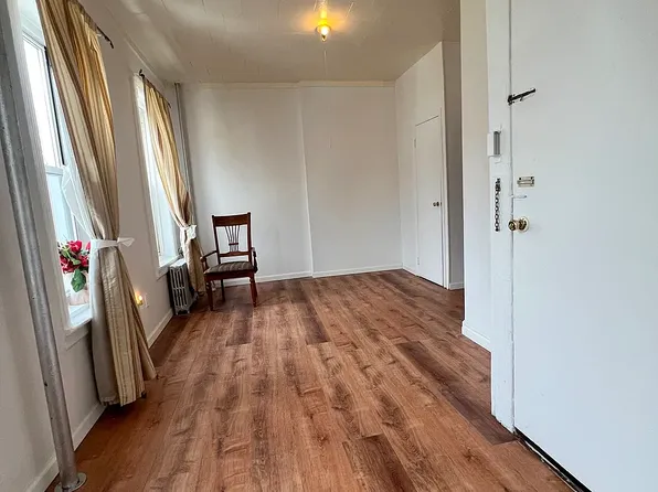 18-36 26th Ave #2F, Astoria, NY 11102