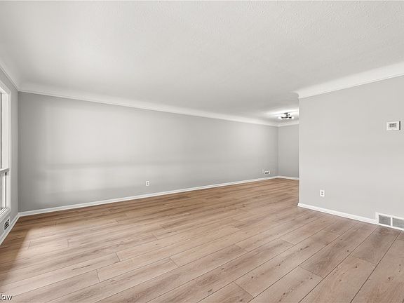5th image of 7307 Hacienda Dr