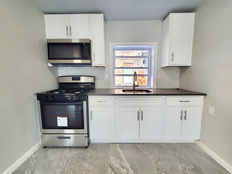 557 Ocean Ave #3 — Photo 1
