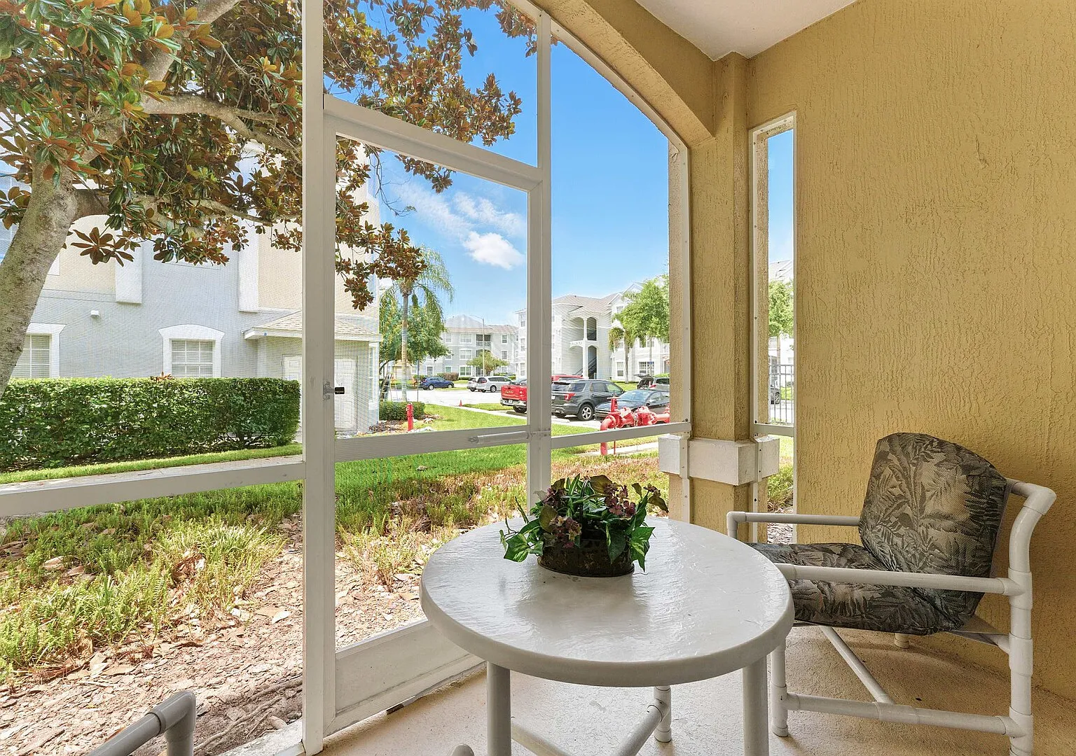 Resort Condo 3BR - Pool, Balcony, Near Disney — Photo 3