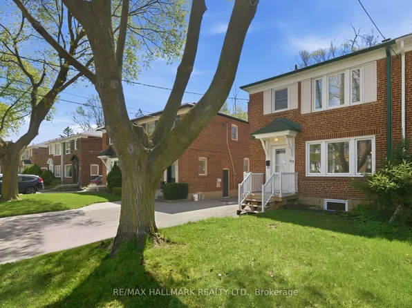 69 Thursfield Cres, Toronto, ON M4G 2N4