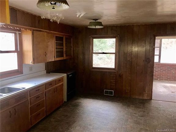 5th image of 43 Anderson Dr