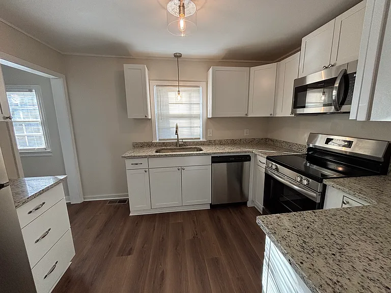 4201 Hawthorne Ave SW — Photo 15