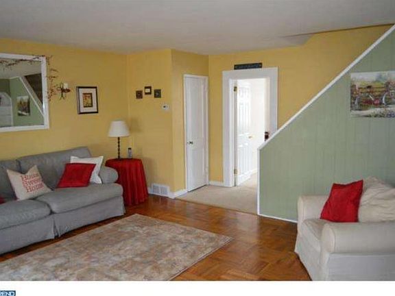 3rd image of 532 School House Ln