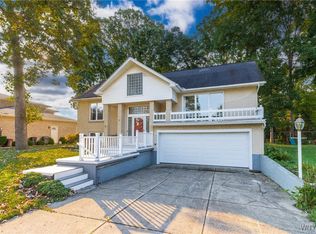 90 Amberwood Dr, Grand Island, NY 14072