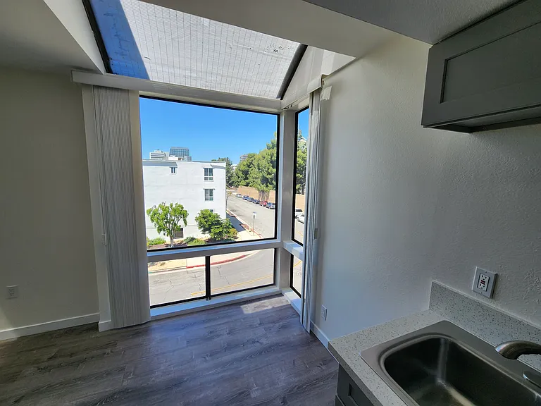 626 N Isabel St #301 — Photo 6