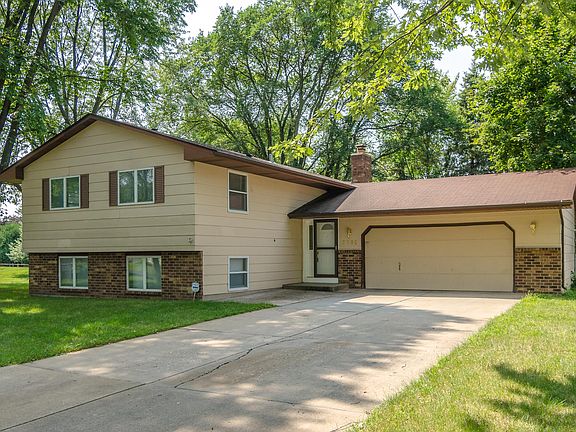 3rd image of 2586 Belmont Ln E