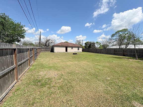 3rd image of 511 Jones Rd