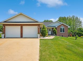 660 Missy Dr, Peosta, IA 52068