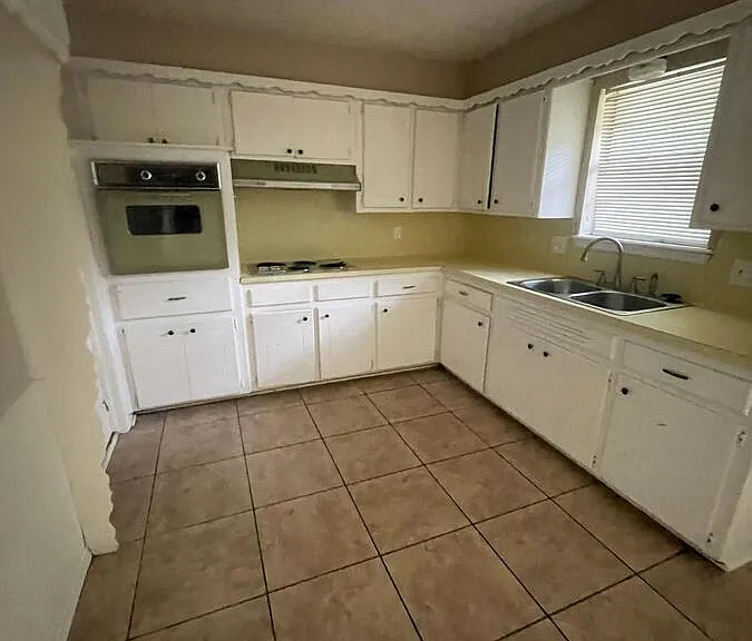 9719 NE 2nd Pl — Photo 2
