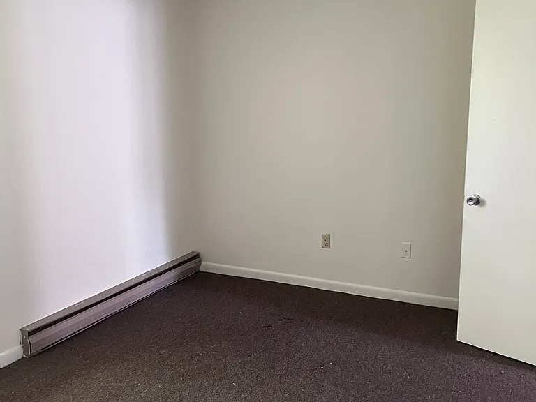 Bluegrass Place I & II Apartments — Photo 6