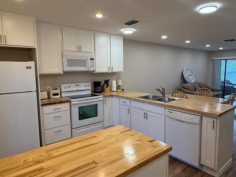 2130 Bancroft Pl #B — Photo 9