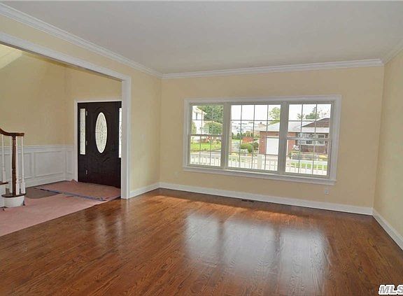 4th image of 9 Henderson Ave