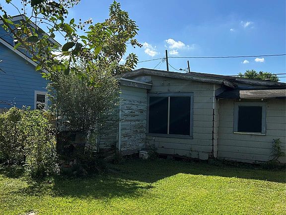3rd image of 3811 Lila St