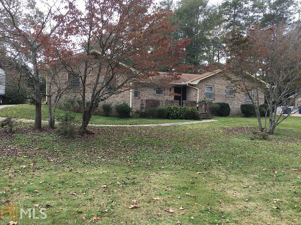 1st image of 2395 Country Club Dr SE