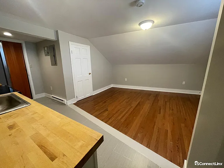 920 Whalley Ave — Photo 17