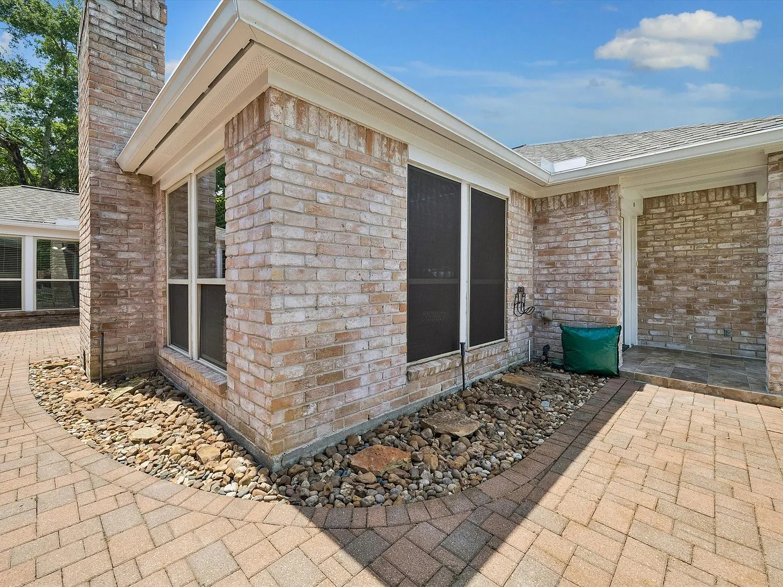 2 bed, 2.0 bath, 1925 sqft, $2,000 — Photo 3