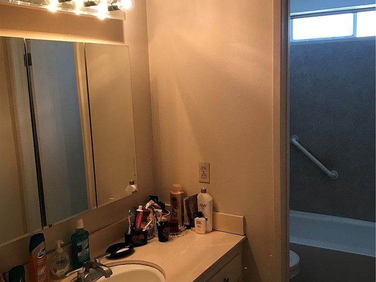 Pueblo Condo Apartments - Gardena, CA | Zillow