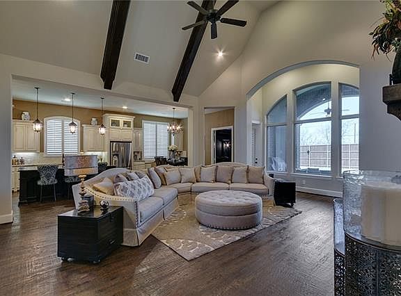 5th image of 740 Moss Glen Dr