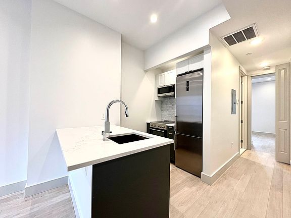 4th image of 21 Avenue B #511