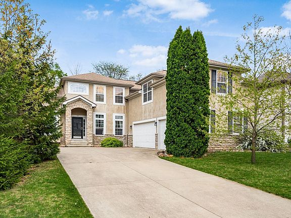 3rd image of 185 Lantern Ln