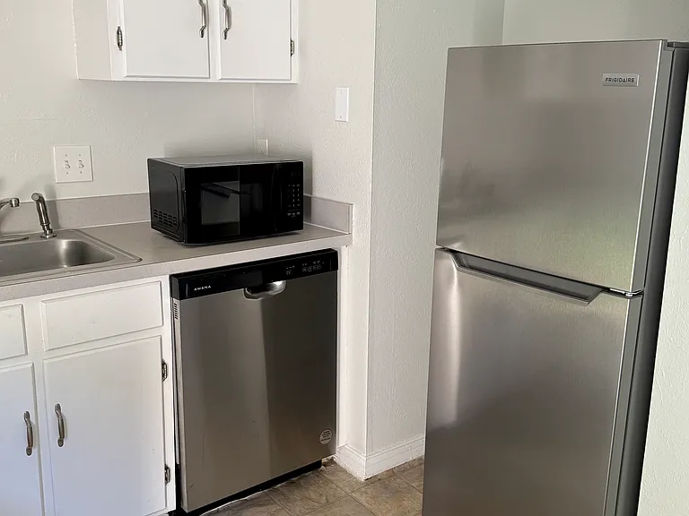 4322 Cole Ave — Photo 3