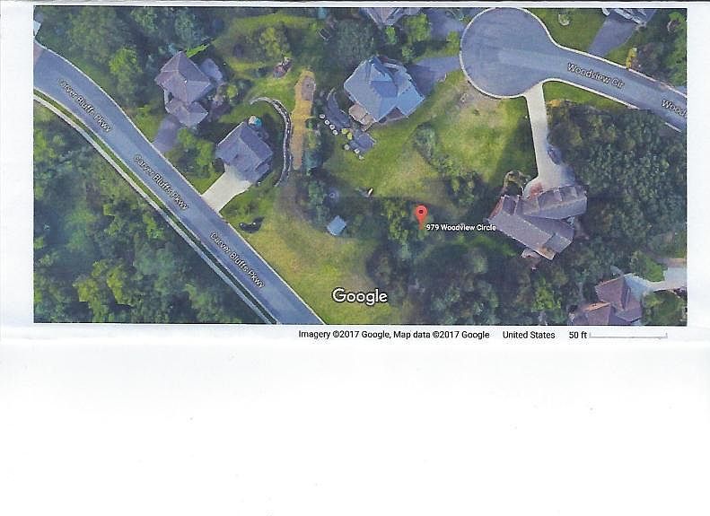 1st image of 979 Woodview Cir